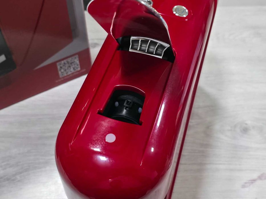 Кафемашина с капсули Royality Line NES-4702, съвместима с Nespresso, 900 мл