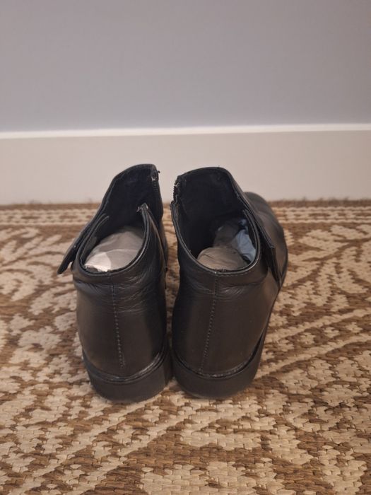 Продам ботиночки женские