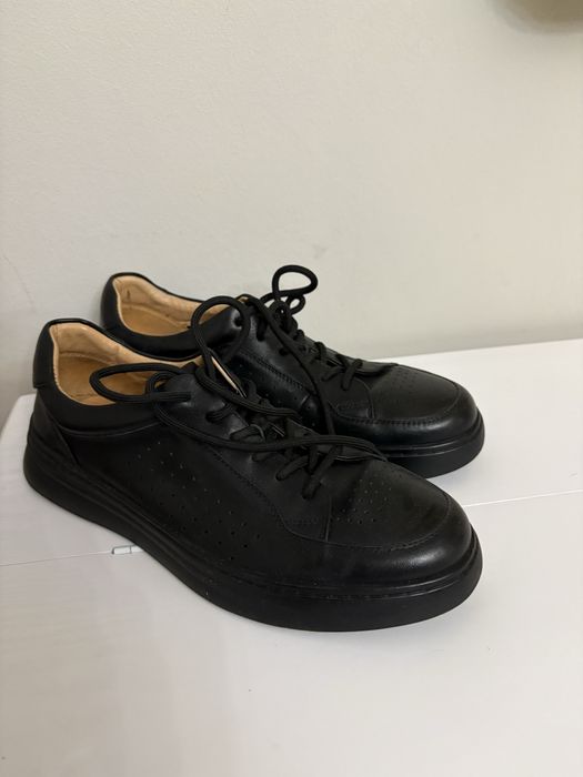 Кроссовки кожанные