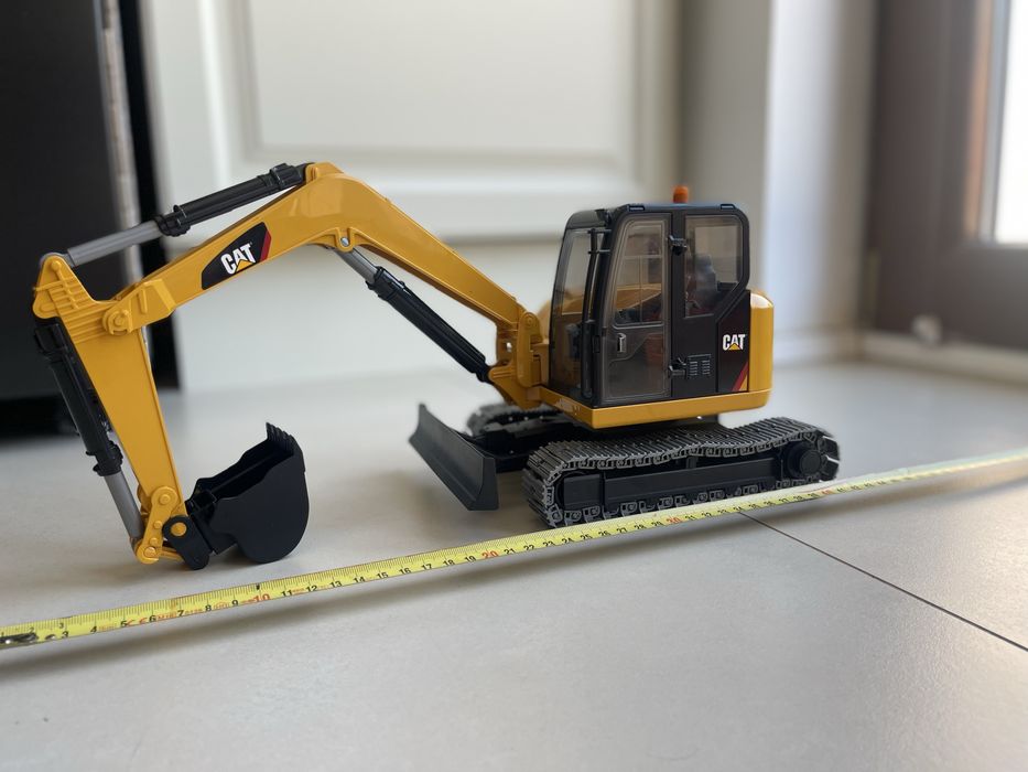 Excavator CAT - Bruder 2466