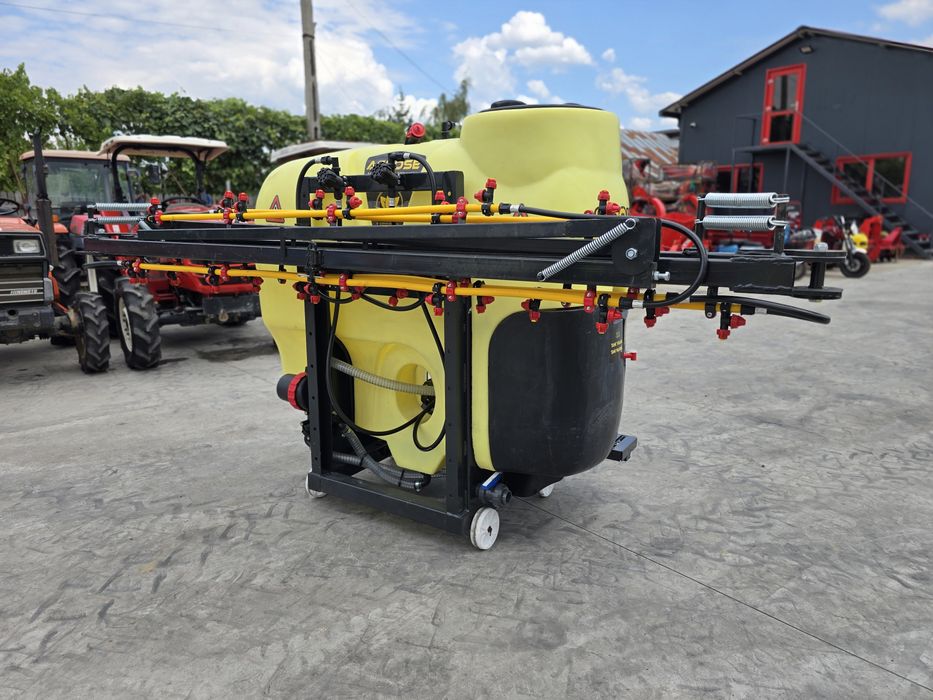 Masina de erbicidat 800l brate 12m