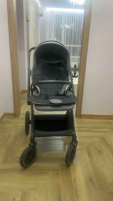 Прогулочная детская коляска