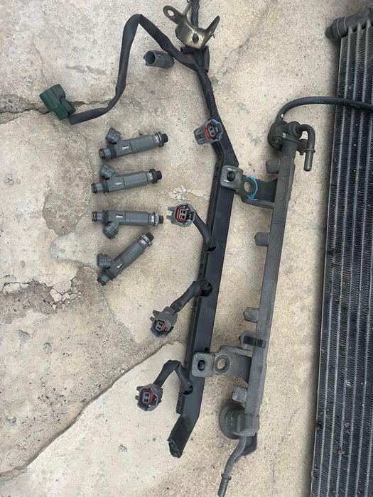 Мазда 323.      Запчасти  есть