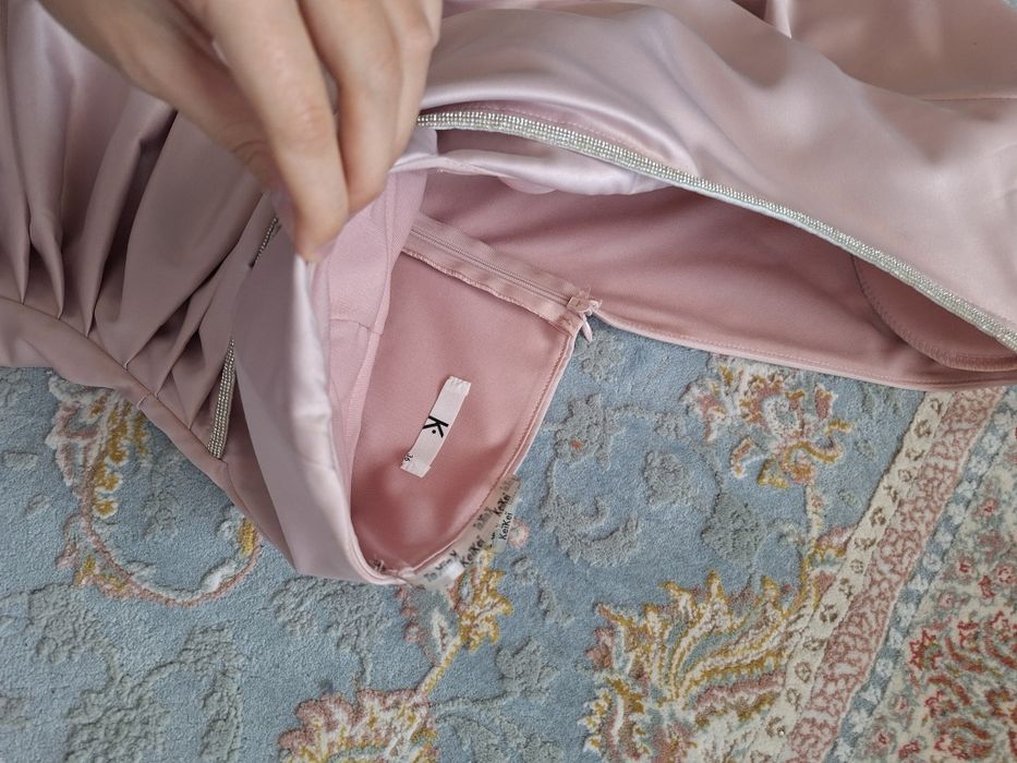 Rochie roz pentru banchet