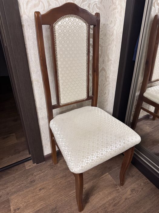 6 стульев для зала.