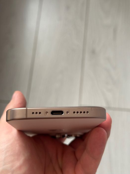 IPhone 16 pro gold 256 gb