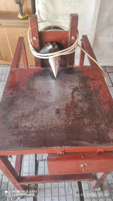 Машина за цепене на дърва