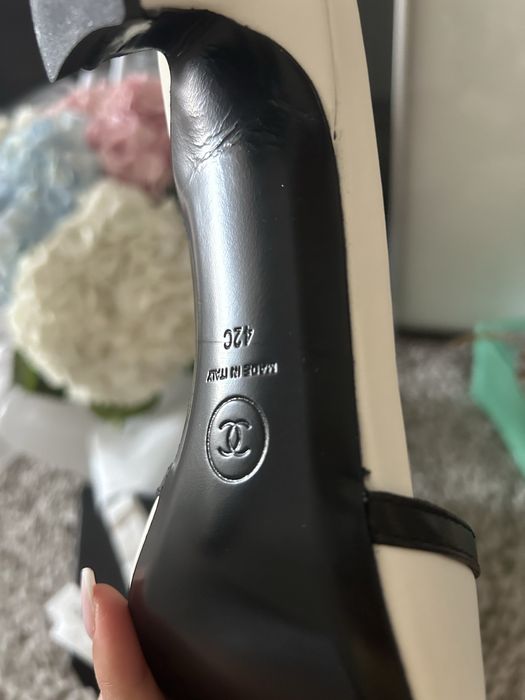 Saboti Chanel piele naturala pe stoc-26 de cm