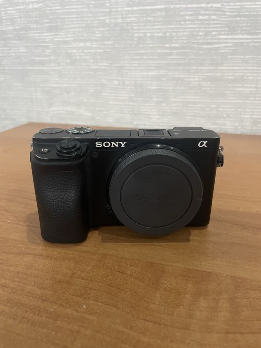 Sony 6400 + 18-135mm