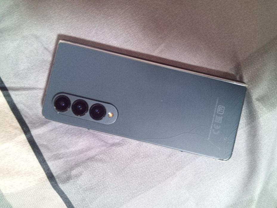 Samsung ZFold 4 продам