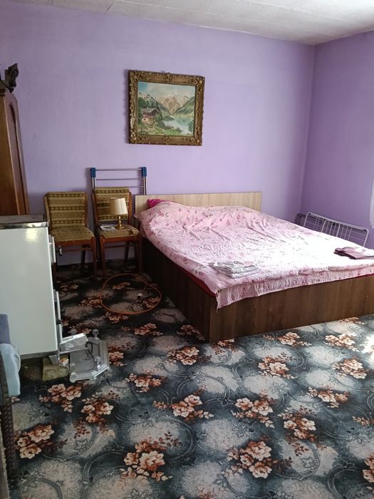 Vând casă din lemn