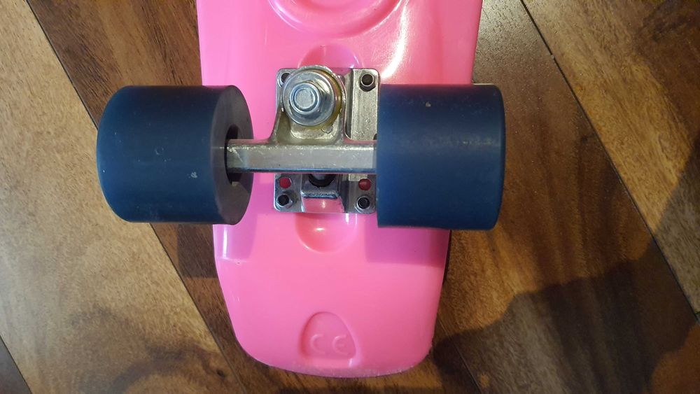 Skateboard roz 68 x 20 cm material ABS rulmenti ABEC 7 sasiu aluminiu