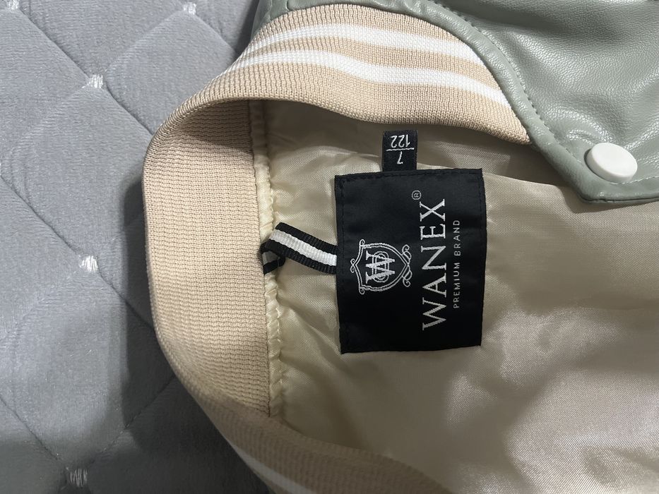 Куртка-бомбер на девочку