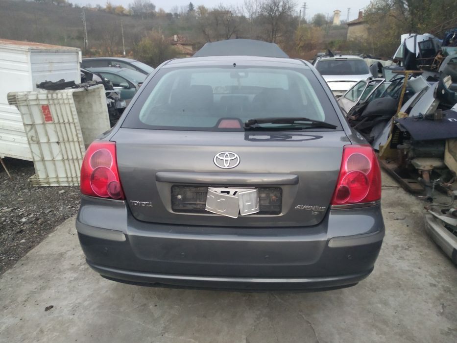 Тойота Авенсис 1.8 Toyota avensis. хечбек
