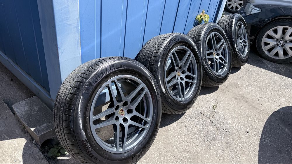 Джанти с гуми за Porsche Macan 5x113 R18