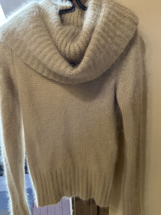 Меко топло поло в бежов цвят