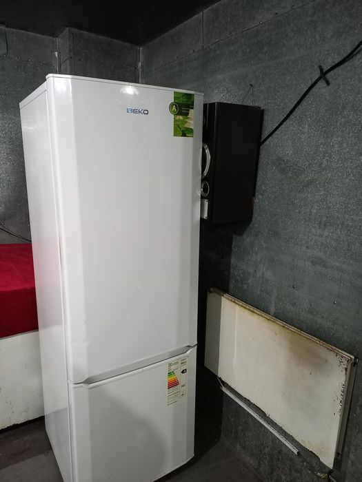 Продам  витринные морозилные камеры