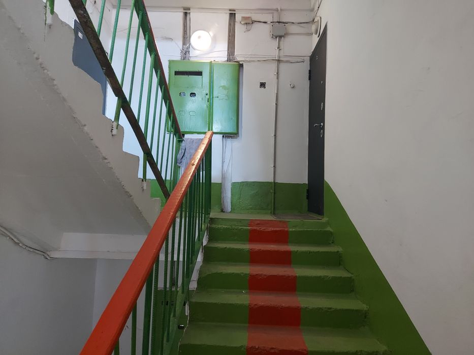 Орталықтан 2-қабаттан 2 бөлмелі пәтер сатылады