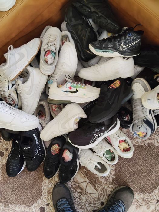 Vând lot de adidași doar en gross