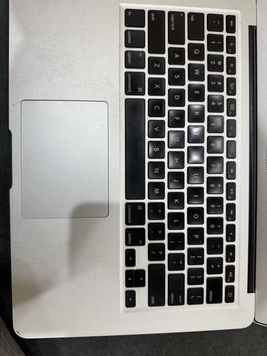 MacBook Air 2011 года