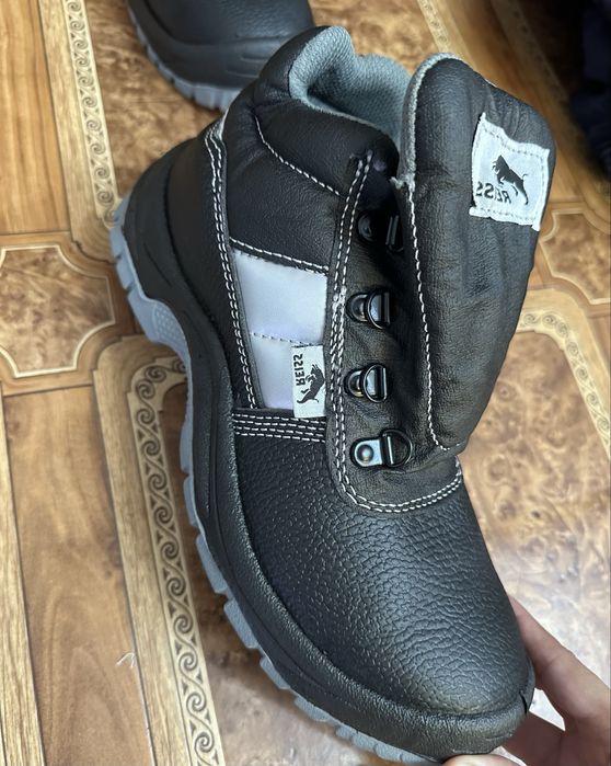 Продам спец одежду с ботинками