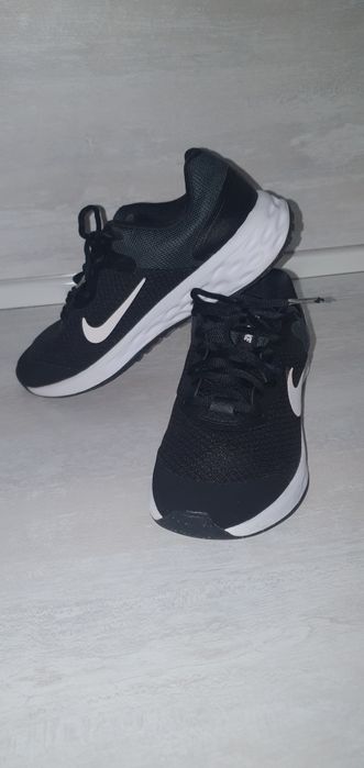Маратонки NIKE  revolution  6