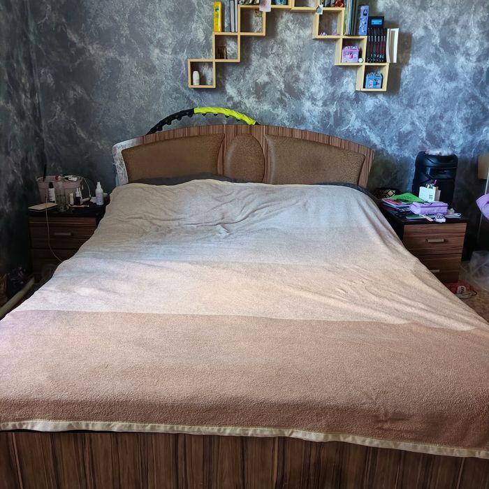 Продаётся кровать с матрасом