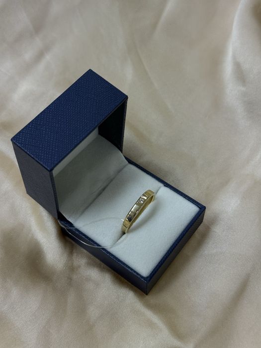 Золотое кольцо с бриллиантом