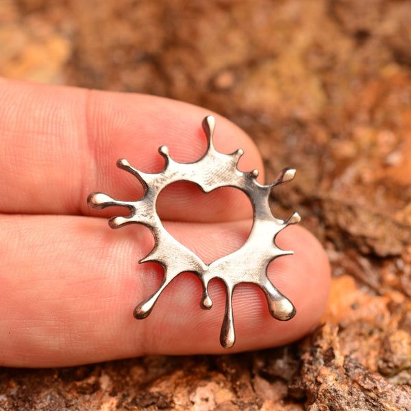 Сребърен медальон 925 „Сърце-пръски" – талисман на творческата енергия