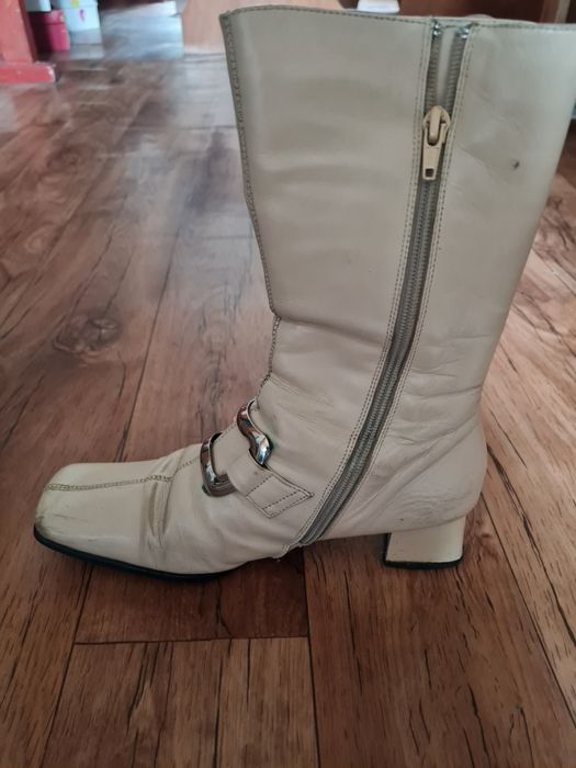 Продаются демисезонные сапоги.