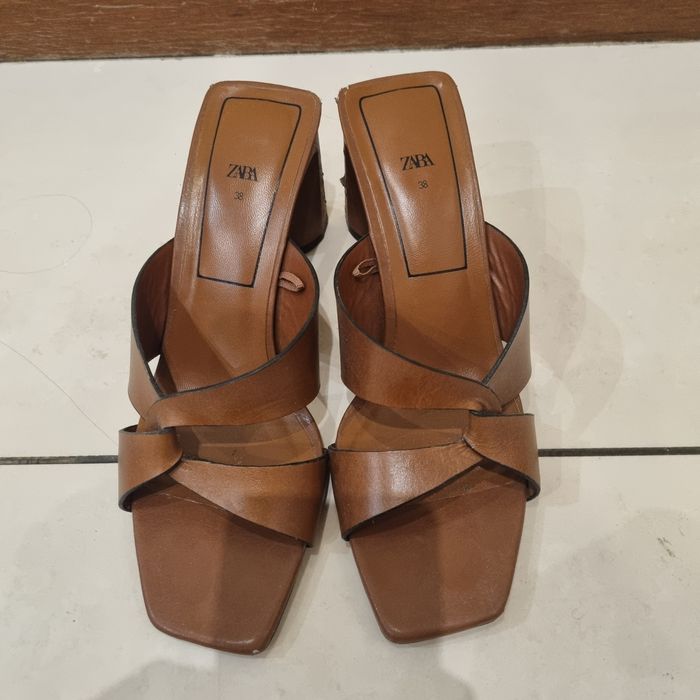 Кожаные босоножки