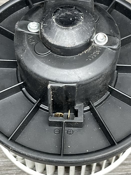 Моторчик печки Pajero 2 левый руль