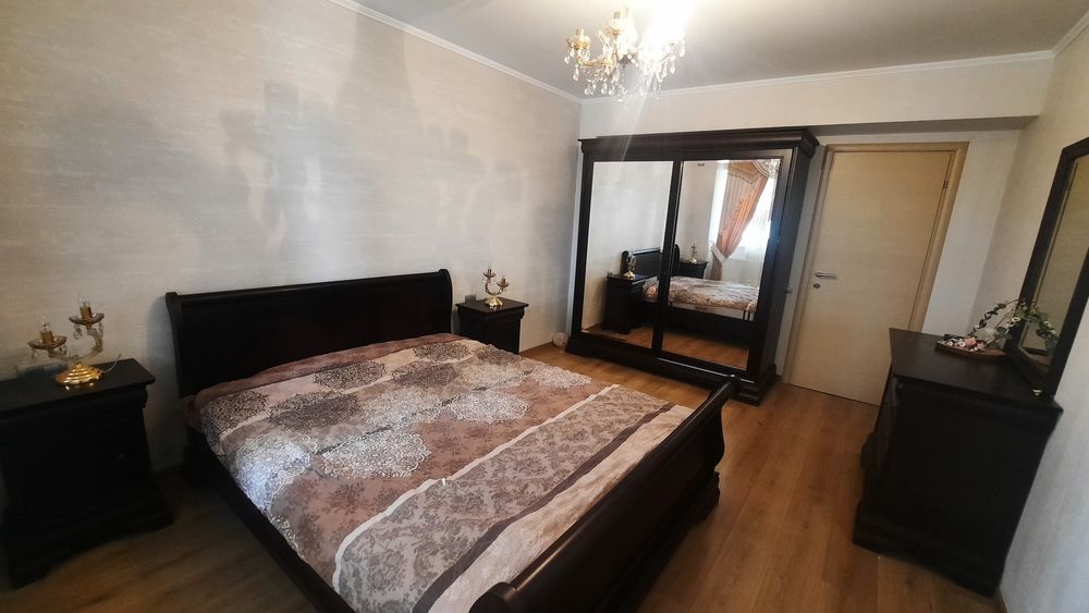 Închiriez apartament spatios