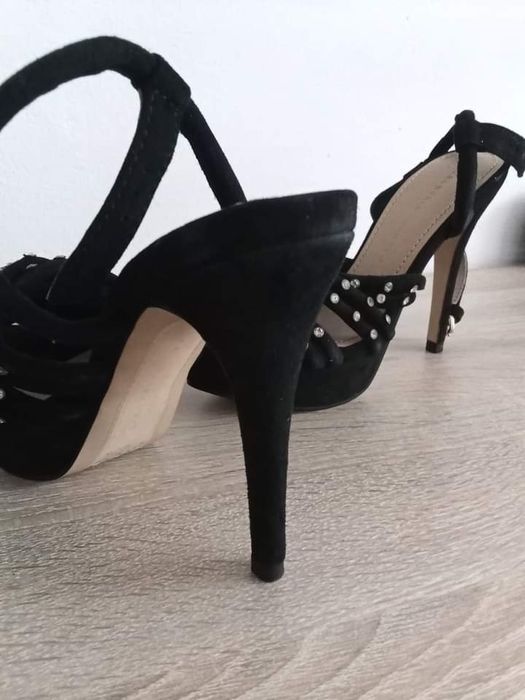 Sandale zara marimea 36. Pret 80 lei