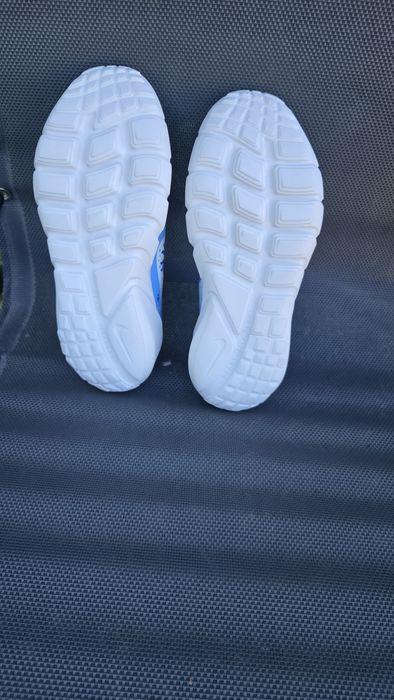 Продавам детски маратонки NIKE