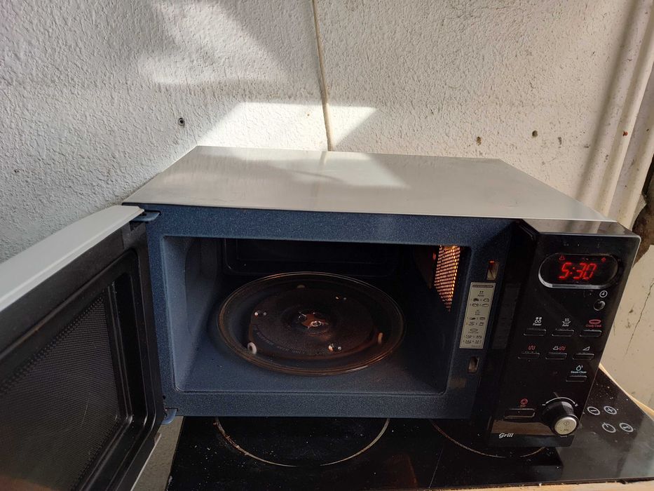 Сервизирана микровълнова с три месеца гаранция