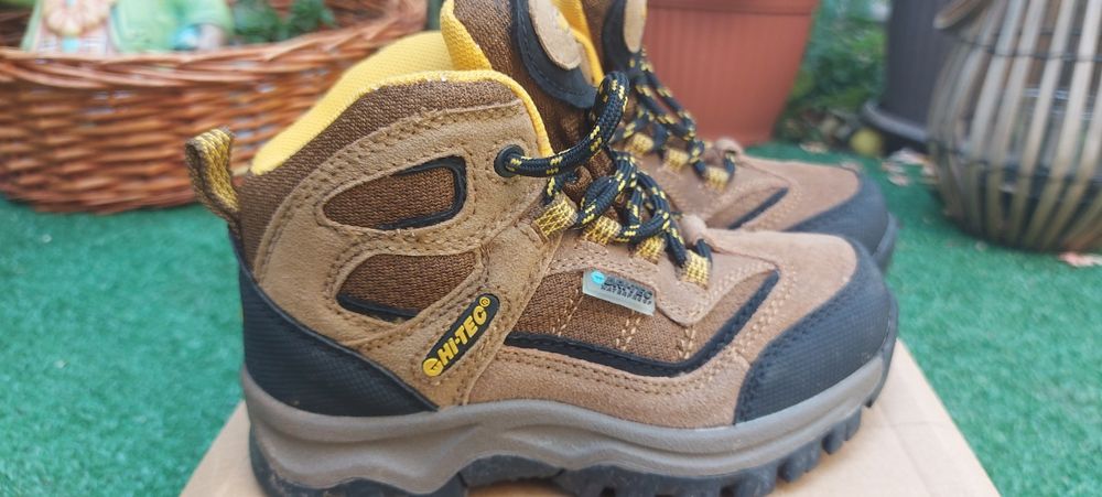 Кецове adidas, FILA, Туристически обувки HI-Tec