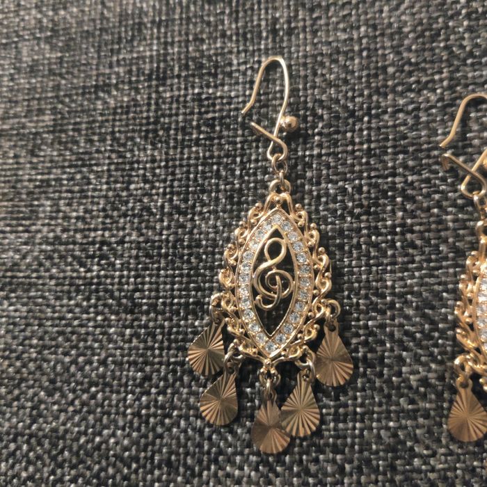 Лого на нота със камъчета