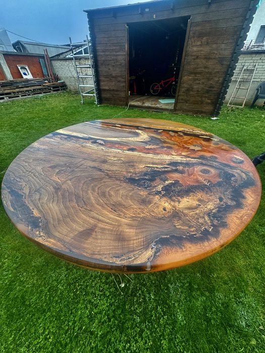 Трапезна маса от Орех и Епоксидна смола