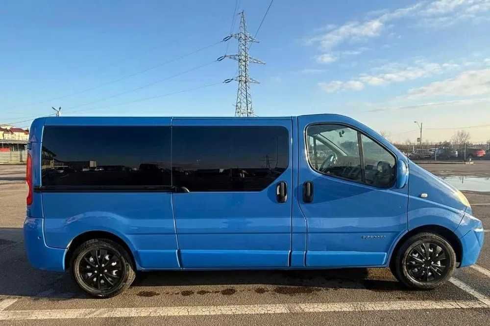 Renault Trafic II / 8+1 LUNG