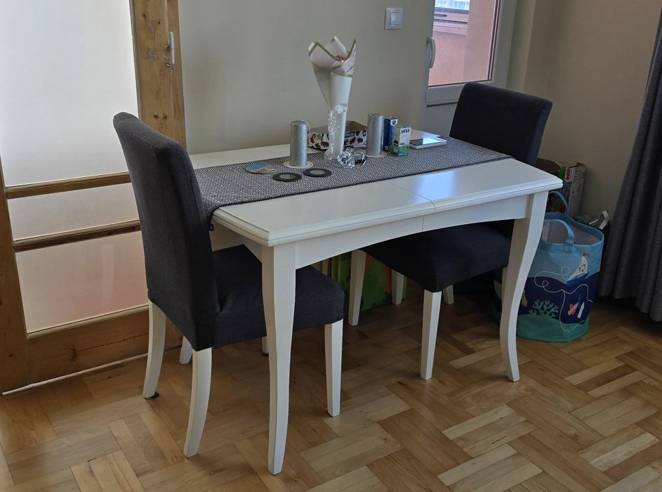 Бяла масивна маса