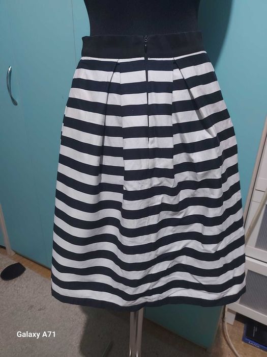Fusta Hermosa alb/negru in dungi, mas. S