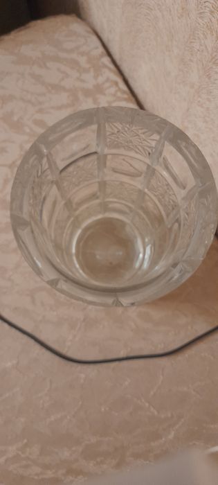 Продам хрустальную вазу