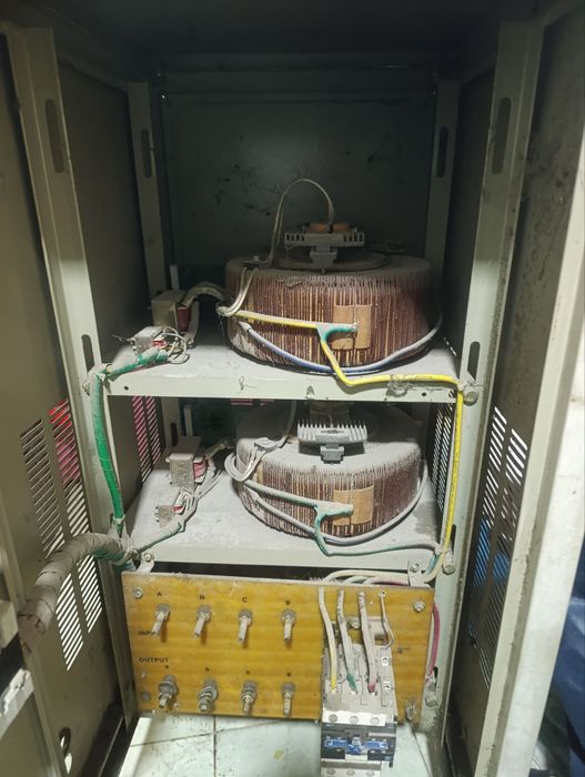 Stablizatir ANDELI SVC-30000VA-3 — 3 fazali avtomatik kuchlanish stabi