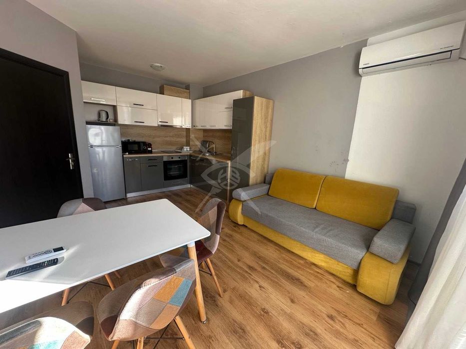 Продава се Тристаен апартамент в Поморие - 100 кв.м за 1530 €/кв.м - Снимка #1