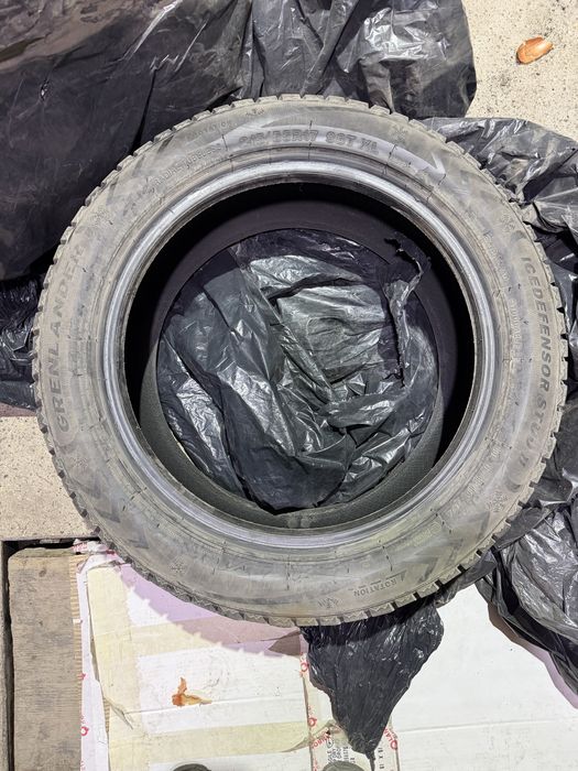 Пакрышка зимние с шыпами 215/55R17  98T XL Grenl ander