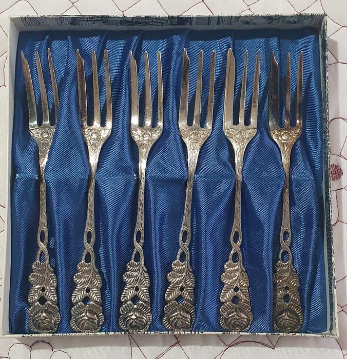Vând șase furculițe de desert  placate cu argint  Antiko 100