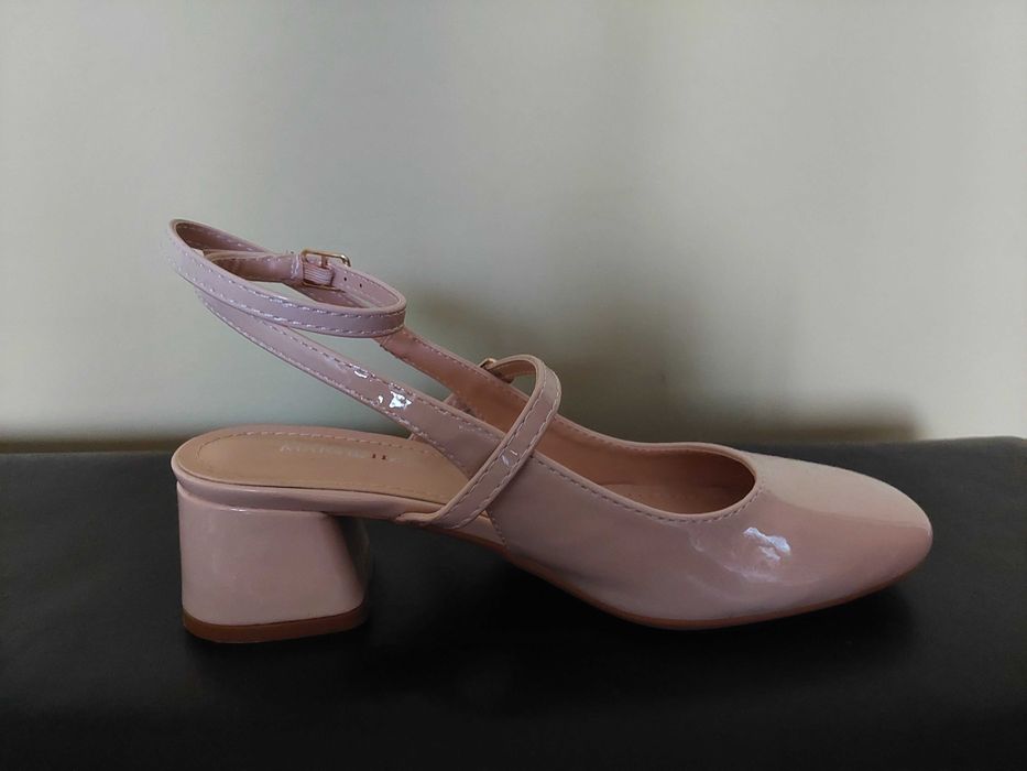 Продавам нови дамски Обувки , не са използвани  изобщо