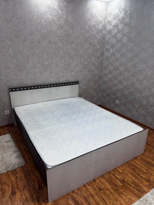 продам двуспальную кровать