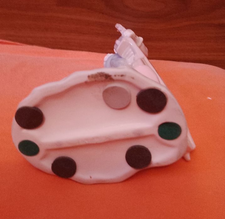 Два порцеланови клоуна